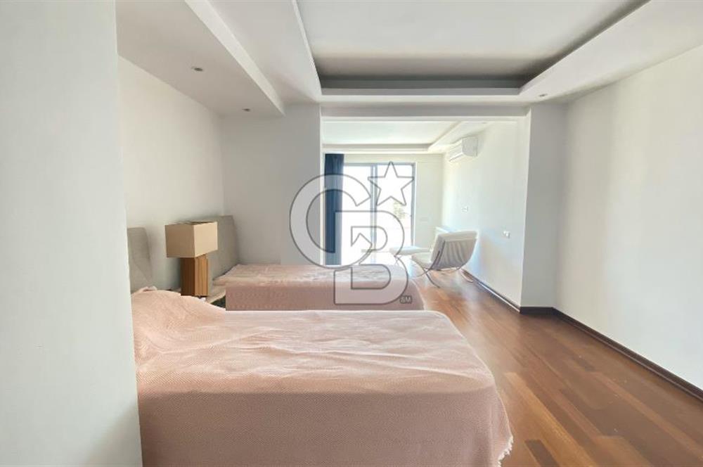 Bodrum Merkezde Müstakil Satılık Tripleks Havuzlu Villa