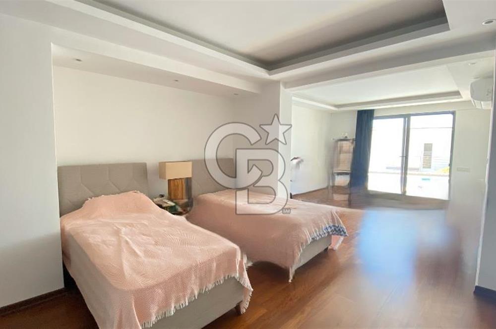 Bodrum Merkezde Müstakil Satılık Tripleks Havuzlu Villa