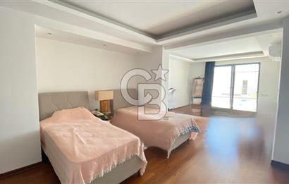 Bodrum Merkezde Müstakil Satılık Tripleks Havuzlu Villa