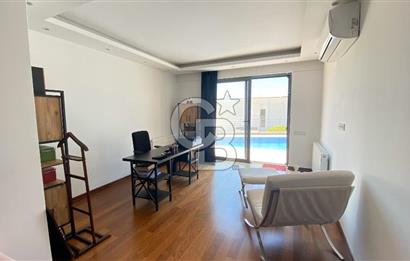Bodrum Merkezde Müstakil Satılık Tripleks Havuzlu Villa