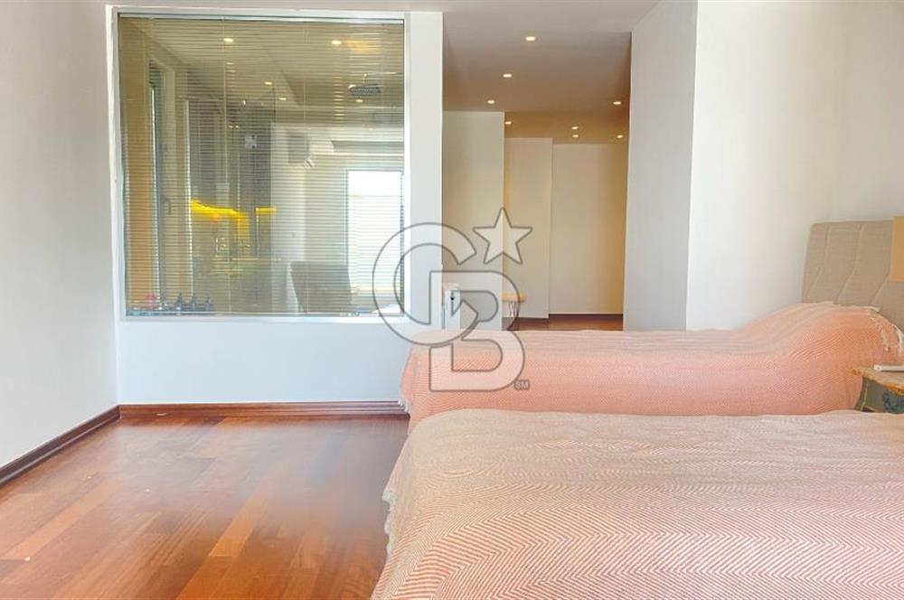 Bodrum Merkezde Müstakil Satılık Tripleks Havuzlu Villa