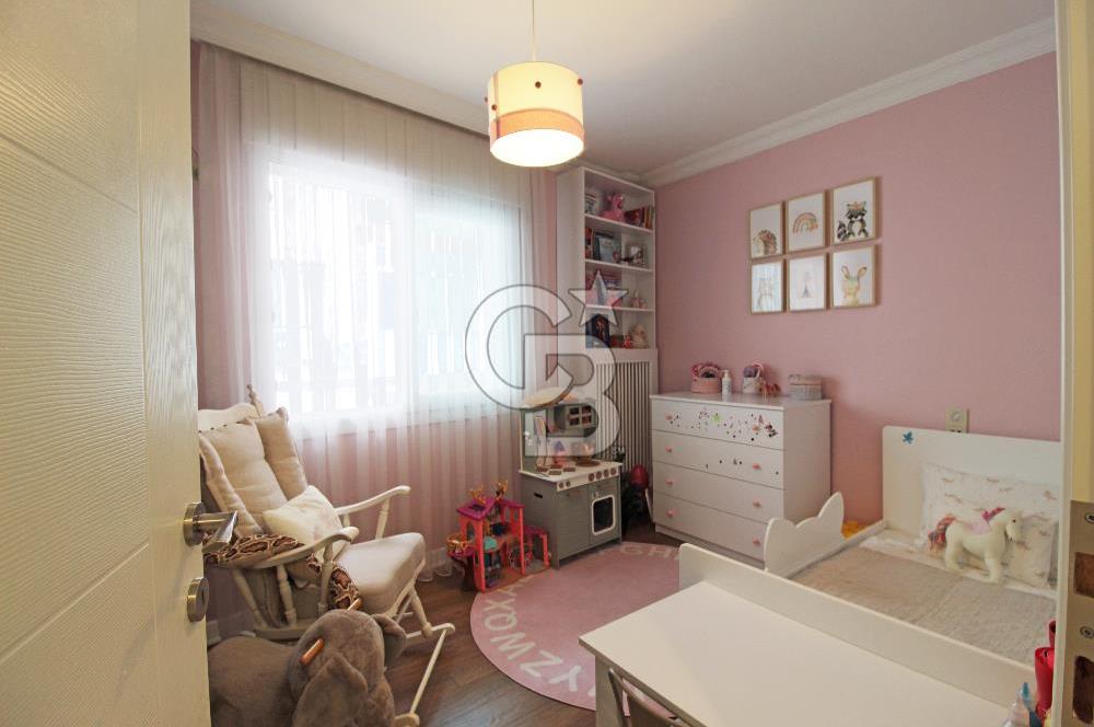 Alsancak'ta, Özel Mimari Tasarım, 4+1, 173 m², Satılık Daire