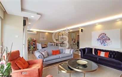 Alsancak'ta, Özel Mimari Tasarım, 4+1, 173 m², Satılık Daire