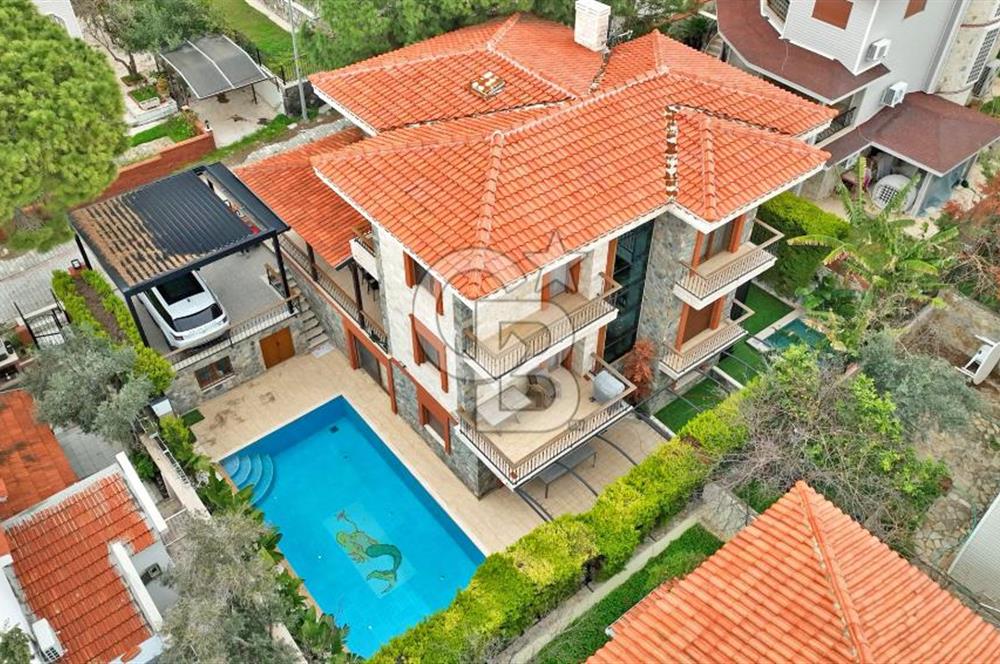 Muhteşem bir koyda, Özel Mimari Tasarım, 7+2, Satılık lüks Villa