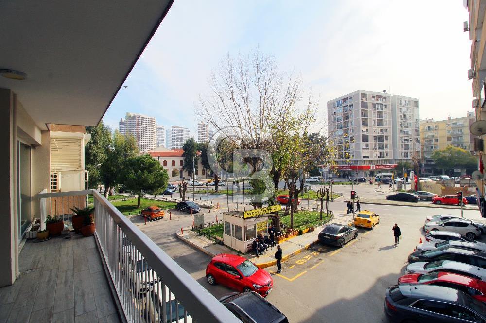 Alsancak'ta, Özel Mimari Tasarım, 4+1, 173 m², Satılık Daire