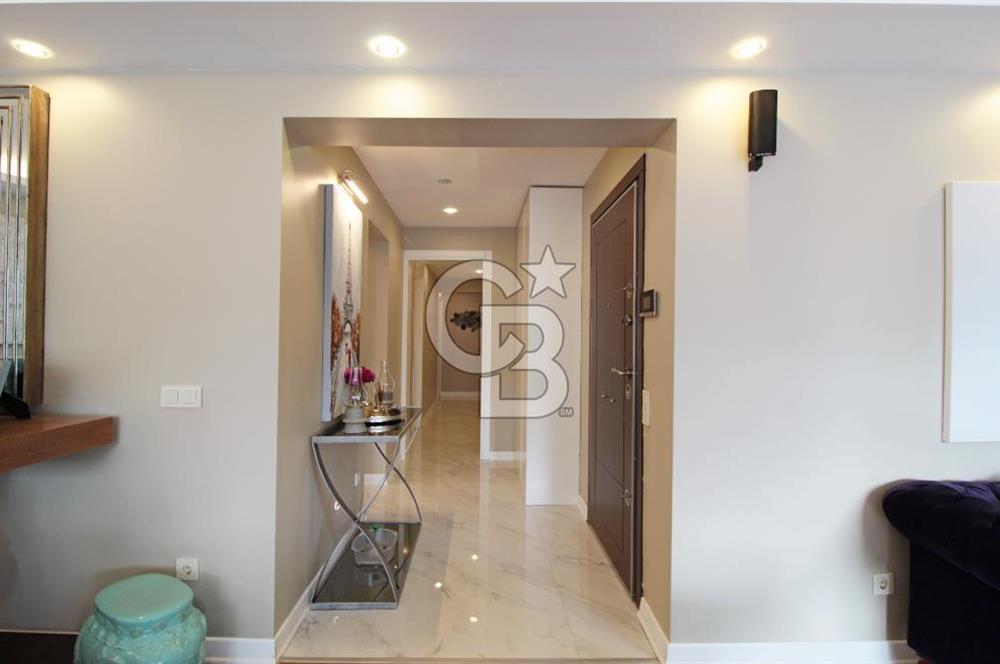 Alsancak'ta, Özel Mimari Tasarım, 4+1, 173 m², Satılık Daire