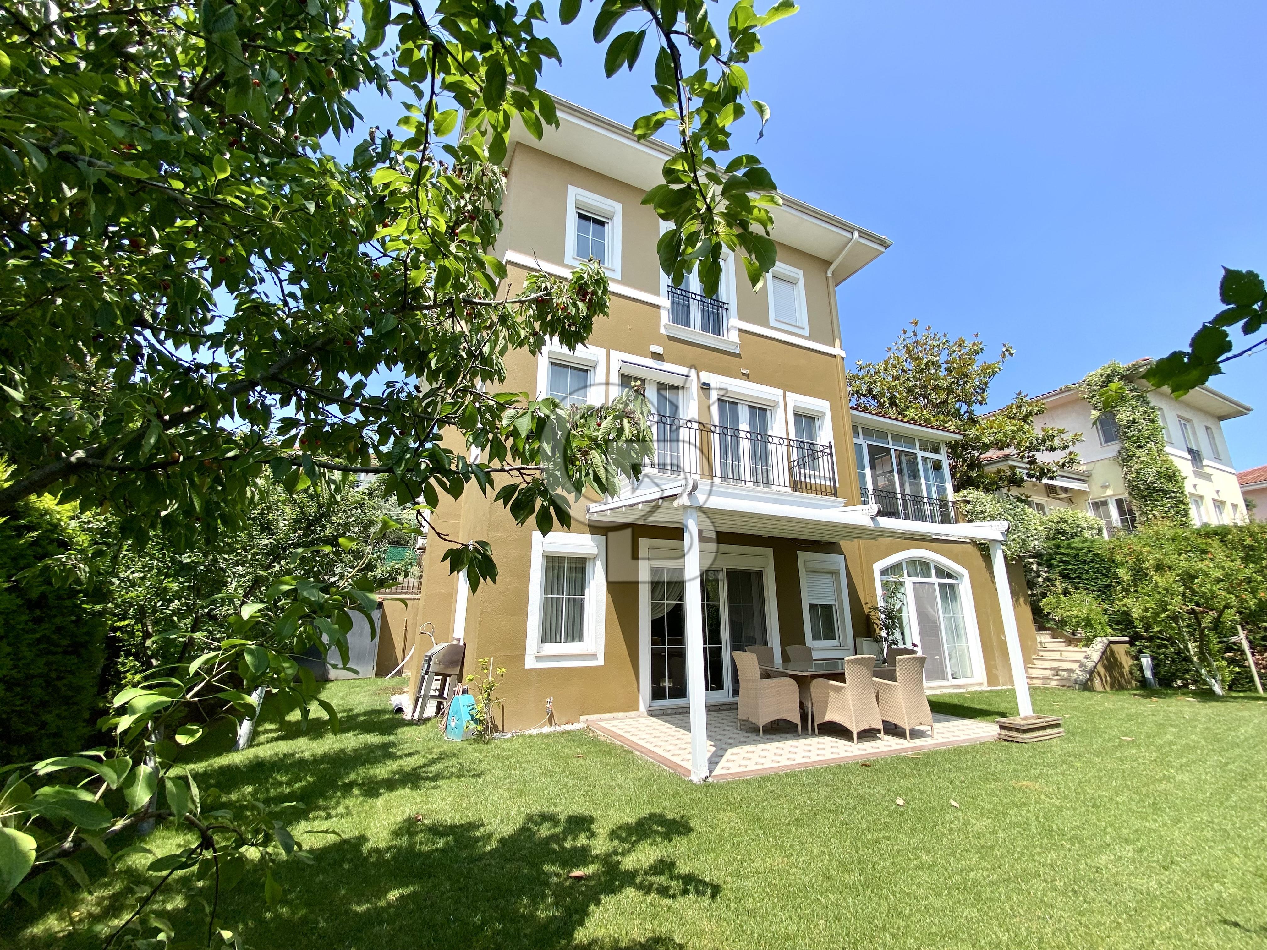 ARDIÇLI GÖL EVLERİ SATILIK 6+2 FULL TADİLATLI TRİPLEKS VİLLA