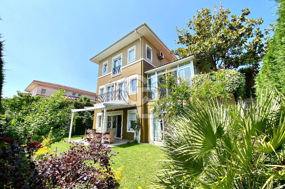 ARDIÇLI GÖL EVLERİ SATILIK 6+2 FULL TADİLATLI TRİPLEKS VİLLA