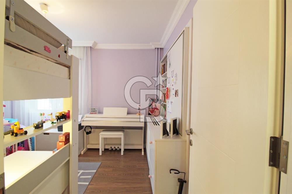 Alsancak'ta, Özel Mimari Tasarım, 4+1, 173 m², Satılık Daire