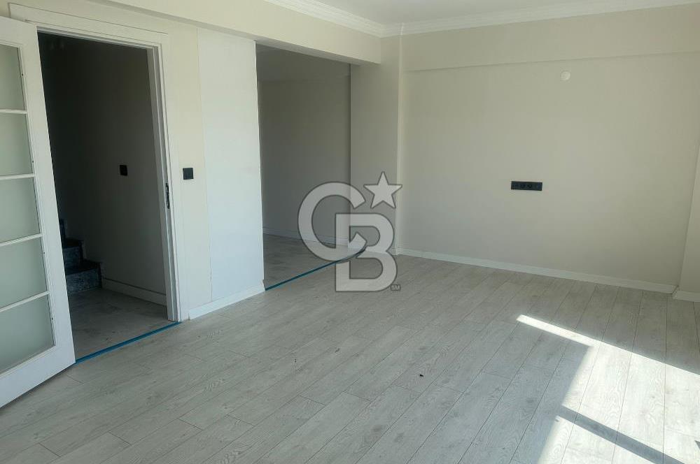 Foça Kazım Dirik Mah. Kiralık 3+1 Bahçeli Dubleks