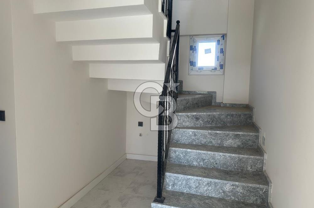 Foça Kazım Dirik Mah. Kiralık 3+1 Bahçeli Dubleks