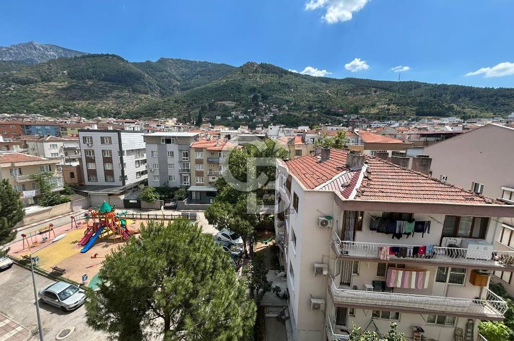 İzmir Caddesi Üzerinde Satılık 2+1 Daire