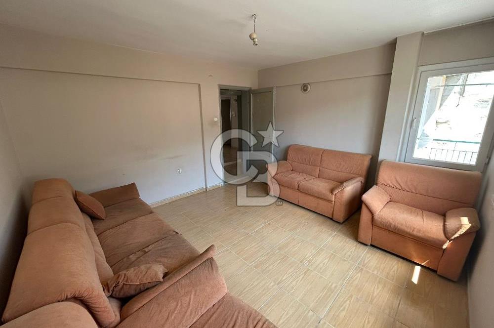 İzmir Caddesi Üzerinde Satılık 2+1 Daire