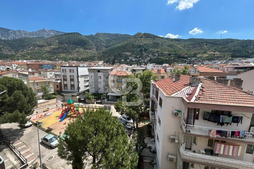İzmir Caddesi Üzerinde Satılık 2+1 Daire
