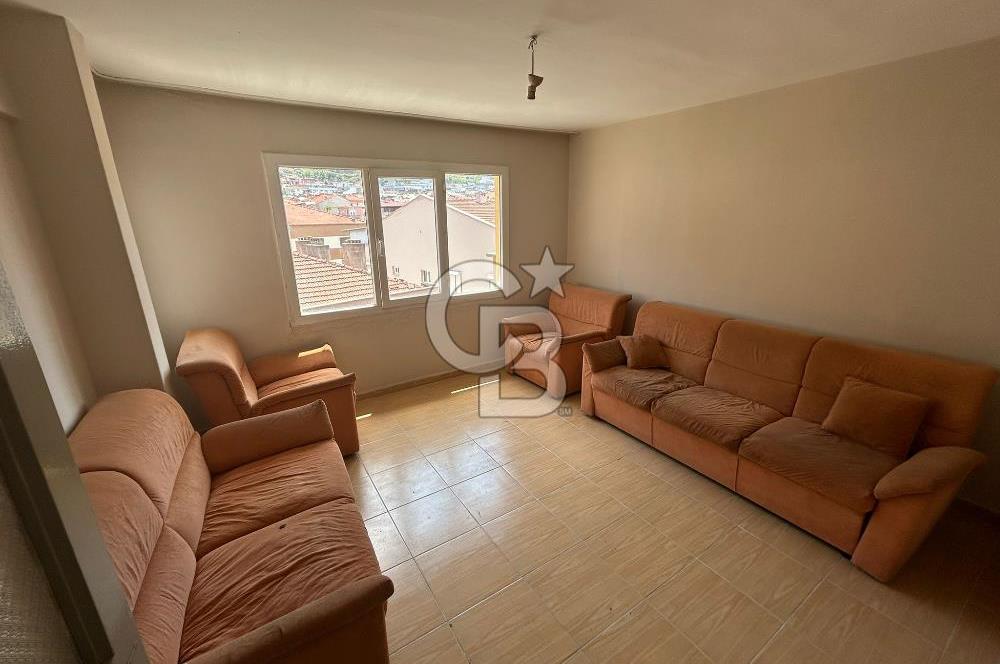 İzmir Caddesi Üzerinde Satılık 2+1 Daire