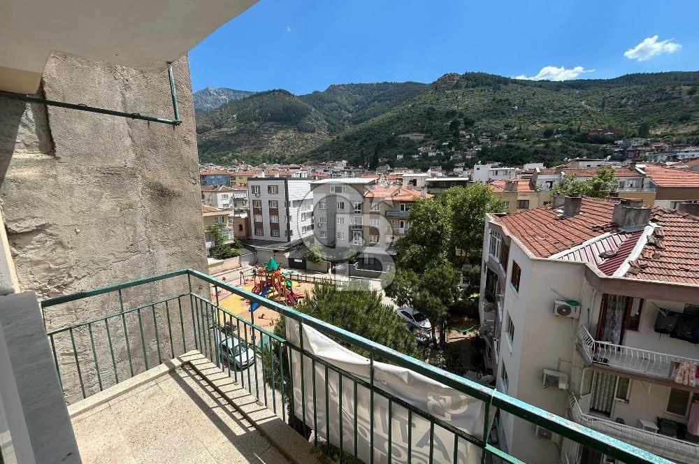 İzmir Caddesi Üzerinde Satılık 2+1 Daire