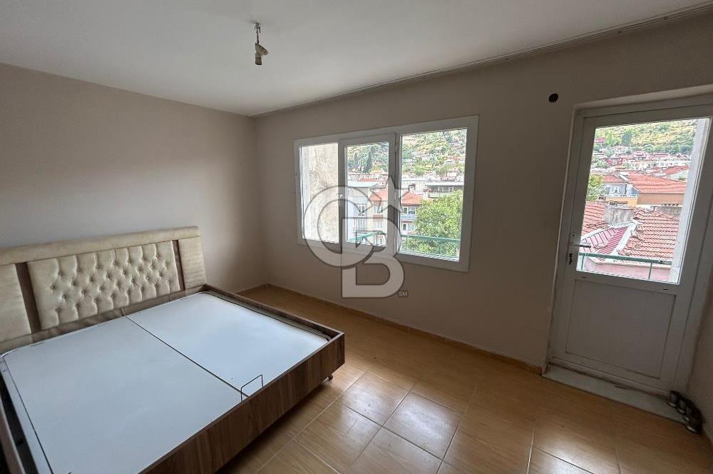 İzmir Caddesi Üzerinde Satılık 2+1 Daire
