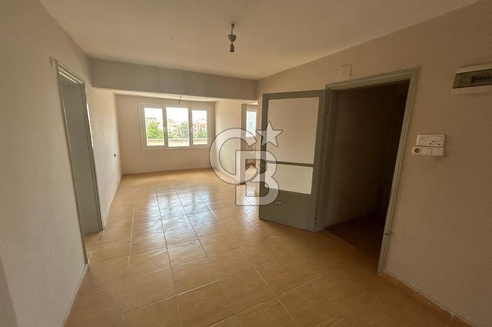 İzmir Caddesi Üzerinde Satılık 2+1 Daire