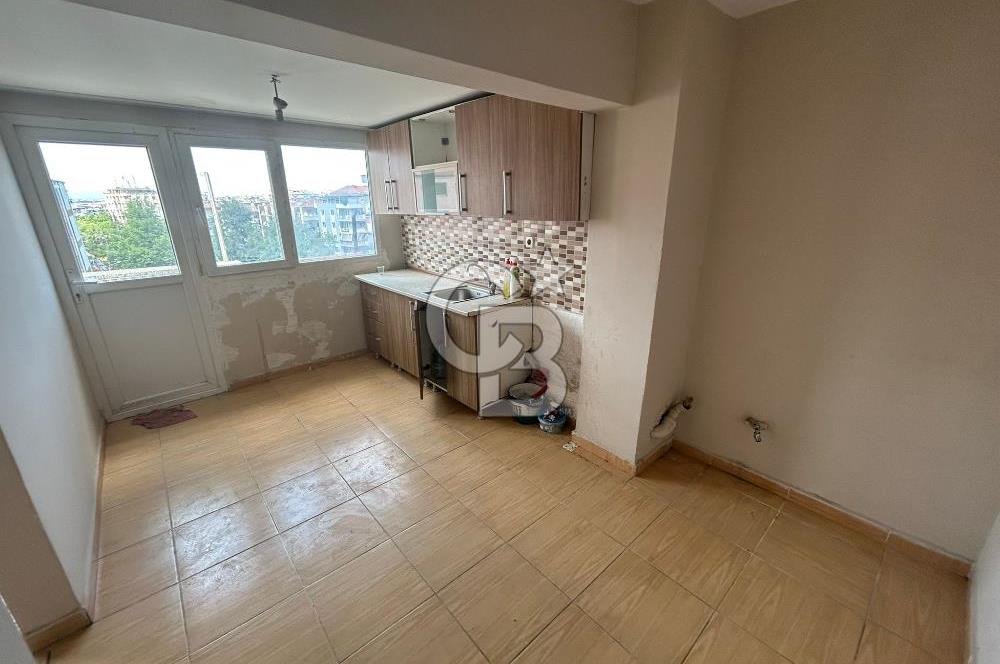 İzmir Caddesi Üzerinde Satılık 2+1 Daire
