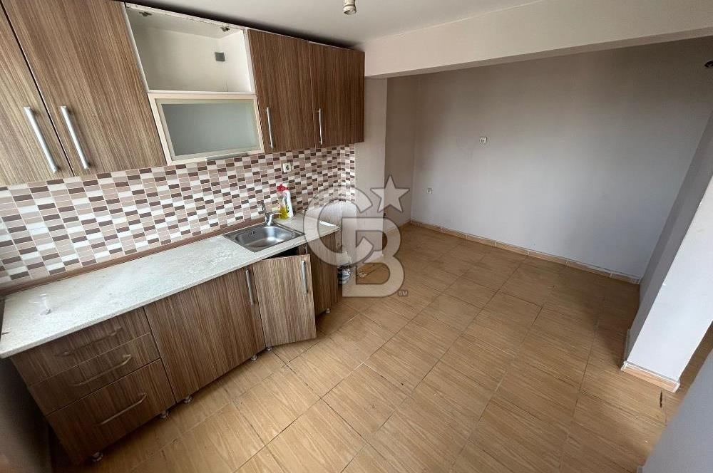 İzmir Caddesi Üzerinde Satılık 2+1 Daire