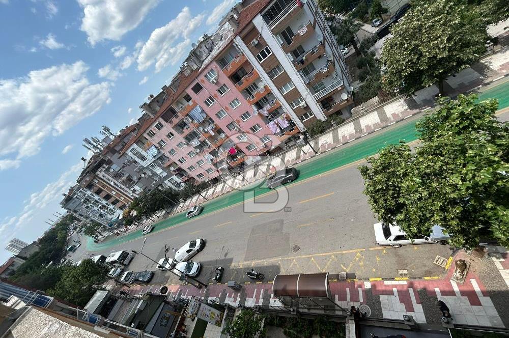İzmir Caddesi Üzerinde Satılık 2+1 Daire