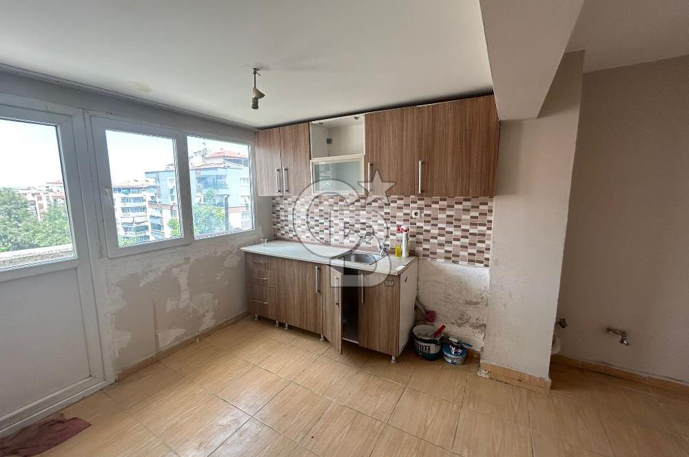 İzmir Caddesi Üzerinde Satılık 2+1 Daire