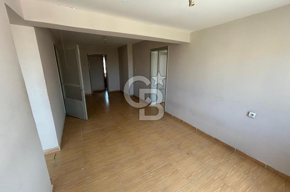 İzmir Caddesi Üzerinde Satılık 2+1 Daire
