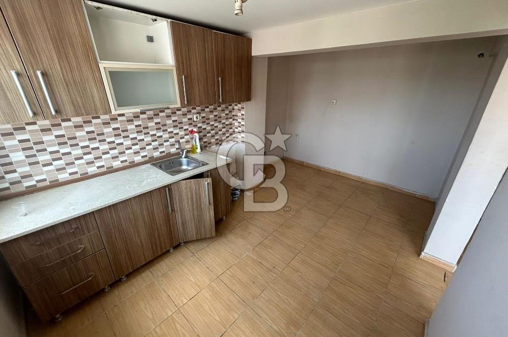 İzmir Caddesi Üzerinde Satılık 2+1 Daire