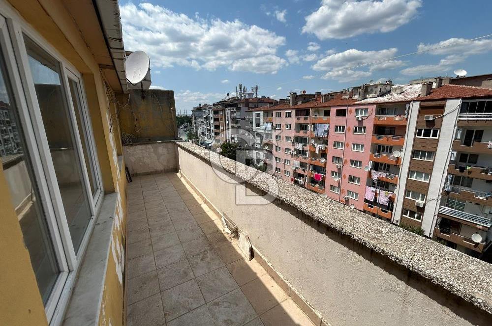 İzmir Caddesi Üzerinde Satılık 2+1 Daire