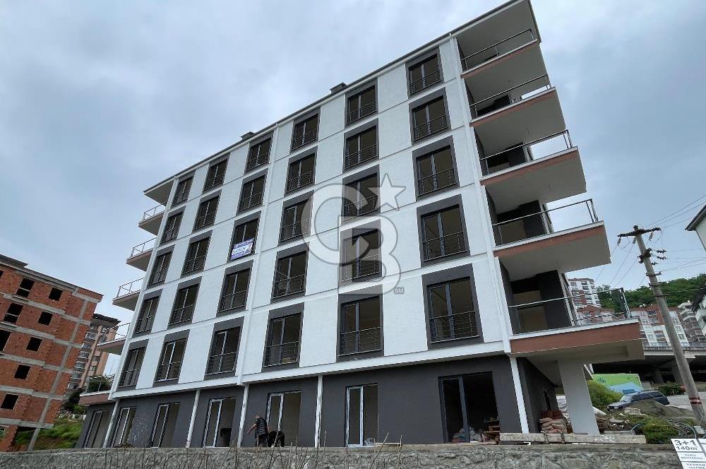 2 NOLU BEŞİRLİ'DE DENİZ MANZARALI MERKEZİ KONUMDA SATILIK DAİRE