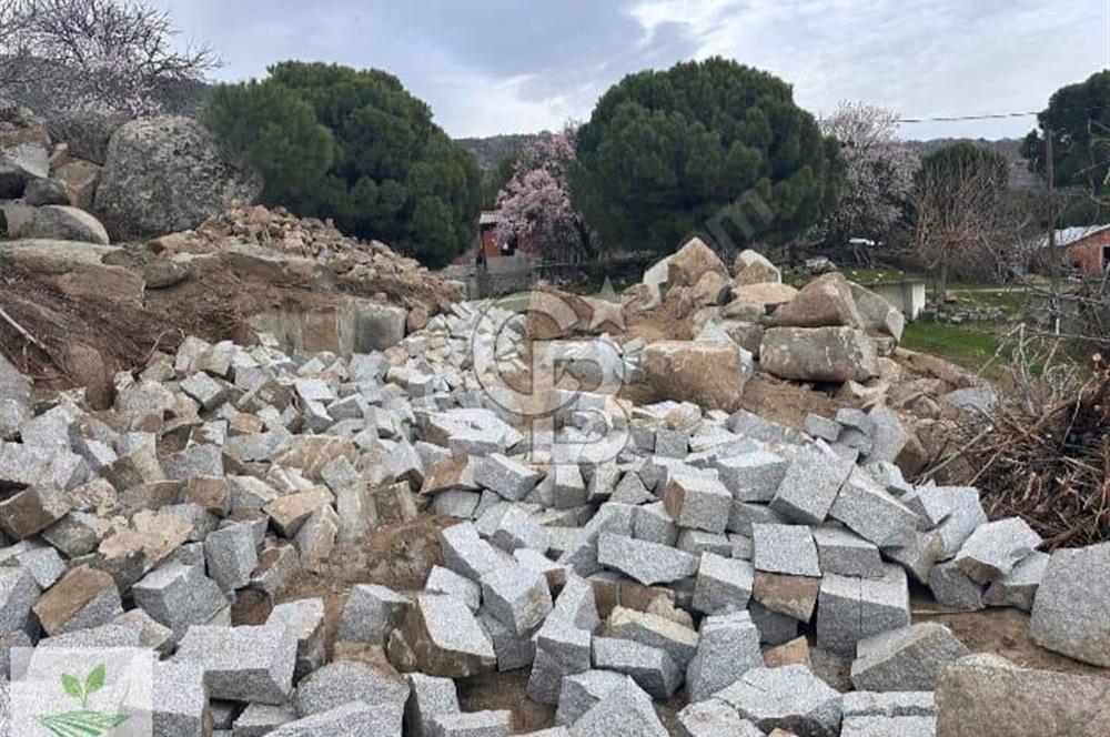 BERGAMA KOZAK YAYLASI ELEKTRİK SU ABONELİKLİ KONUT İMARLI ARSA