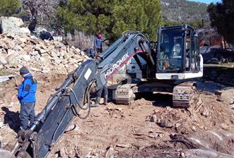 BERGAMA KOZAK YAYLASI ELEKTRİK SU ABONELİKLİ KONUT İMARLI ARSA