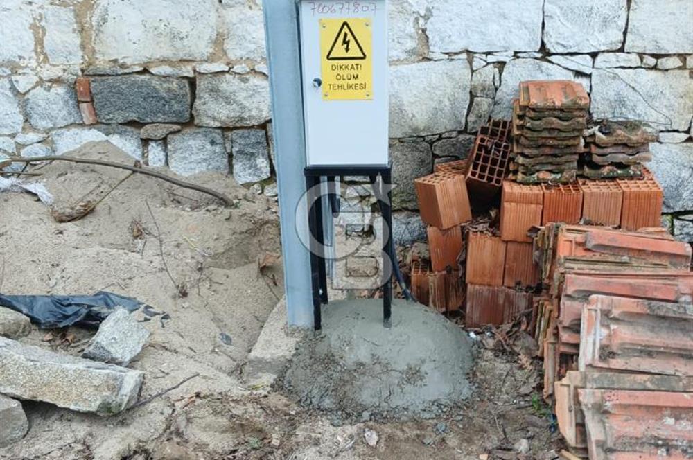 BERGAMA KOZAK YAYLASI ELEKTRİK SU ABONELİKLİ KONUT İMARLI ARSA