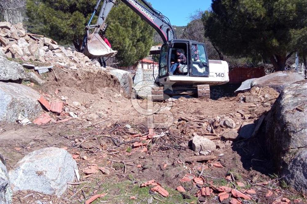 BERGAMA KOZAK YAYLASI ELEKTRİK SU ABONELİKLİ KONUT İMARLI ARSA