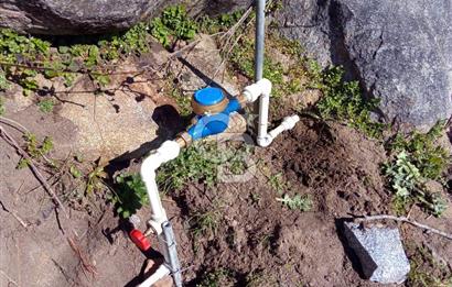 BERGAMA KOZAK YAYLASI ELEKTRİK SU ABONELİKLİ KONUT İMARLI ARSA