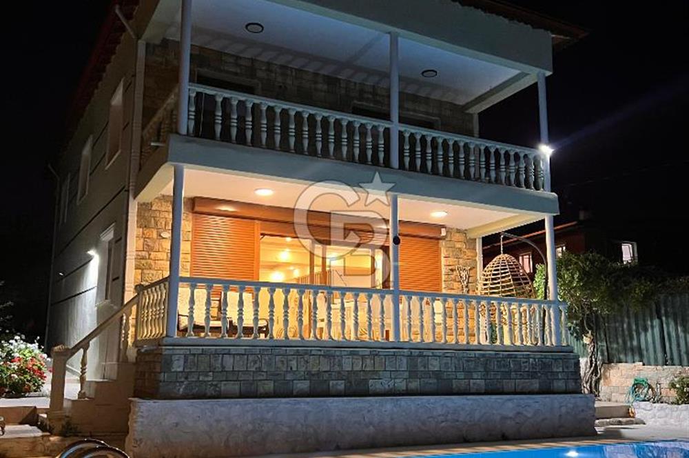 Çiçekliköy'de Satılık 4+1 Havuzlu Bahçeli Villa