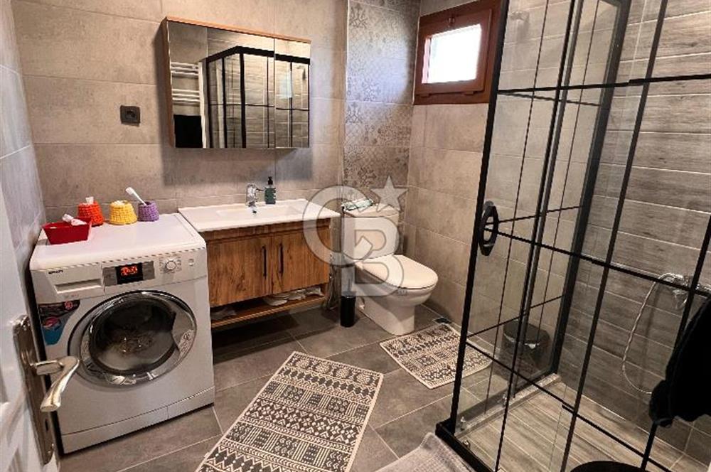 Çiçekliköy'de Satılık 4+1 Havuzlu Bahçeli Villa
