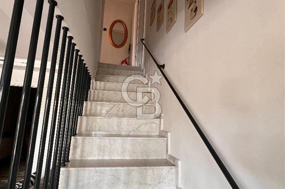 Çiçekliköy'de Satılık 4+1 Havuzlu Bahçeli Villa