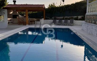 Çiçekliköy'de Satılık 4+1 Havuzlu Bahçeli Villa