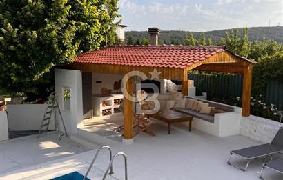Çiçekliköy'de Satılık 4+1 Havuzlu Bahçeli Villa