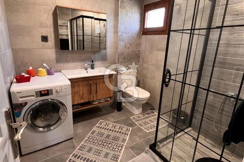Çiçekliköy'de Satılık 4+1 Havuzlu Bahçeli Villa