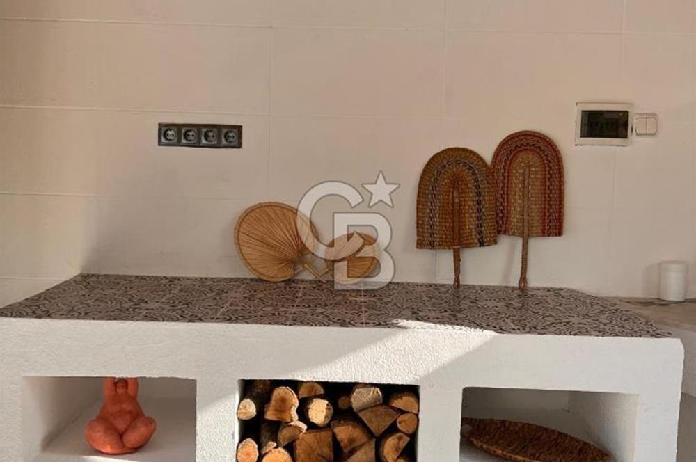 Çiçekliköy'de Satılık 4+1 Havuzlu Bahçeli Villa