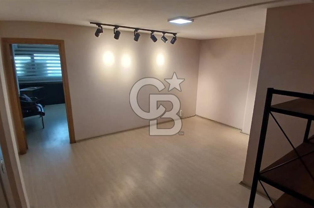 Karabağlar Selgeçen Modeka İş Merkezinde Eşyalı Kiralık Ofis