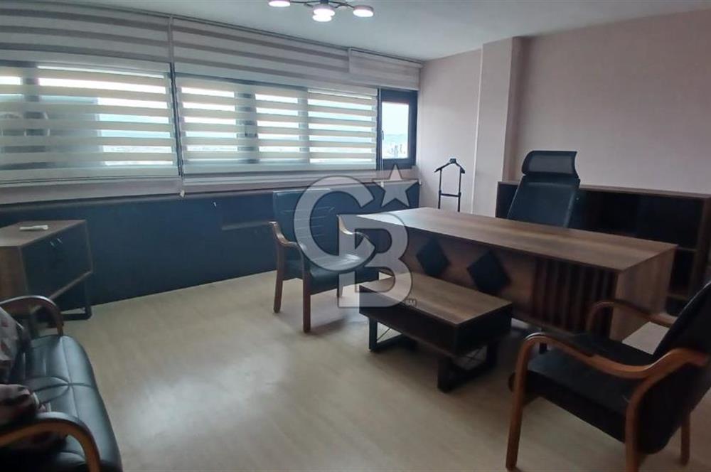 Karabağlar Selgeçen Modeka İş Merkezinde Eşyalı Kiralık Ofis