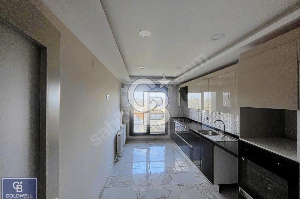 ÇENGELKÖY'DE 3 BALKONLU VE 3 BANYOLU SATILIK 4+2 DUBLEKS DAİRE