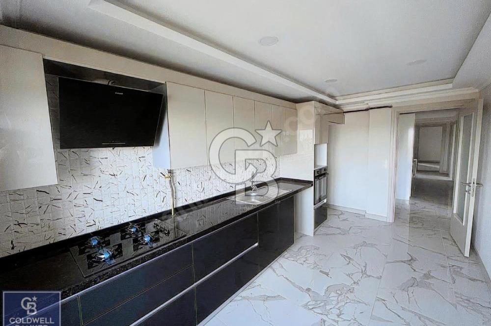 ÇENGELKÖY'DE 3 BALKONLU VE 3 BANYOLU SATILIK 4+2 DUBLEKS DAİRE