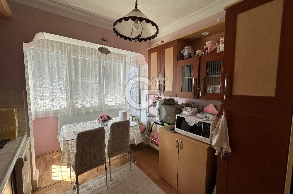 İzmir Bornova Atatürk Mahallesinde Satılık Bakımlı Daire