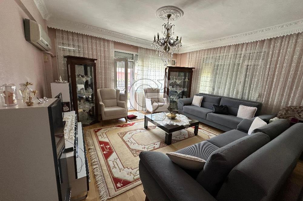 İzmir Bornova Atatürk Mahallesinde Satılık Bakımlı Daire