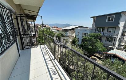 İzmir Bornova Atatürk Mahallesinde Satılık Bakımlı Daire