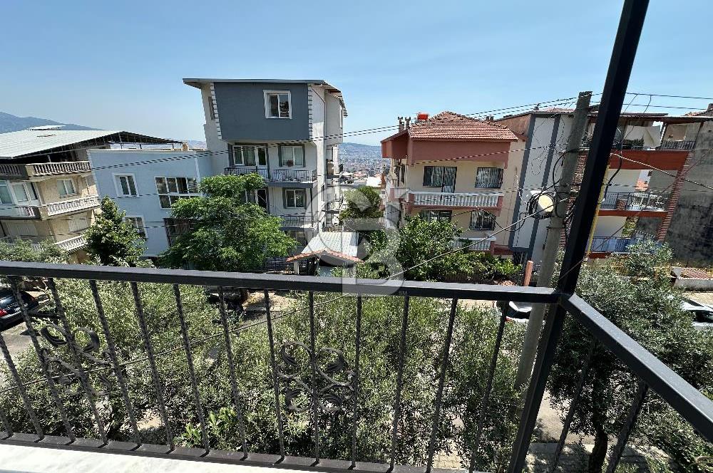 İzmir Bornova Atatürk Mahallesinde Satılık Bakımlı Daire